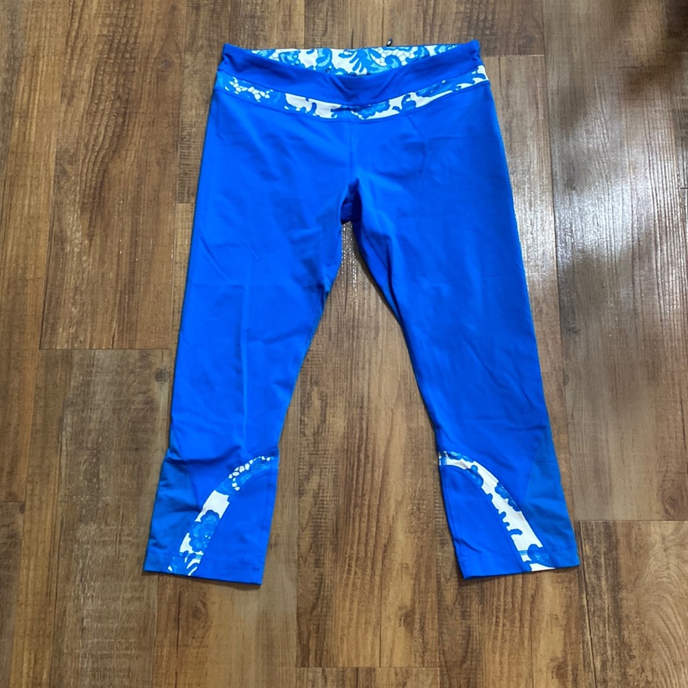Lululemon blue and white cropped leggings size 10